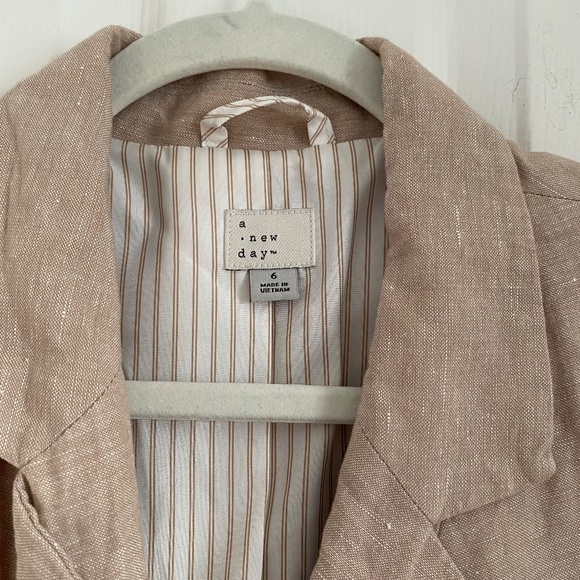 Beige/Tan linen like blazer - Picture 2 of 6